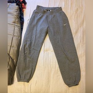 Nike essential fleece sweatpants